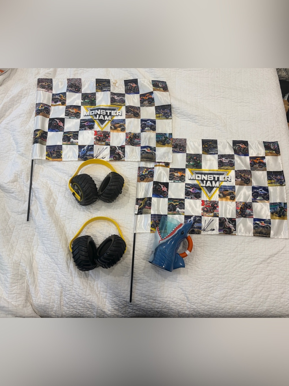 Monster Jam bundle - 2 headphone, 2 flags 1 megladon cup